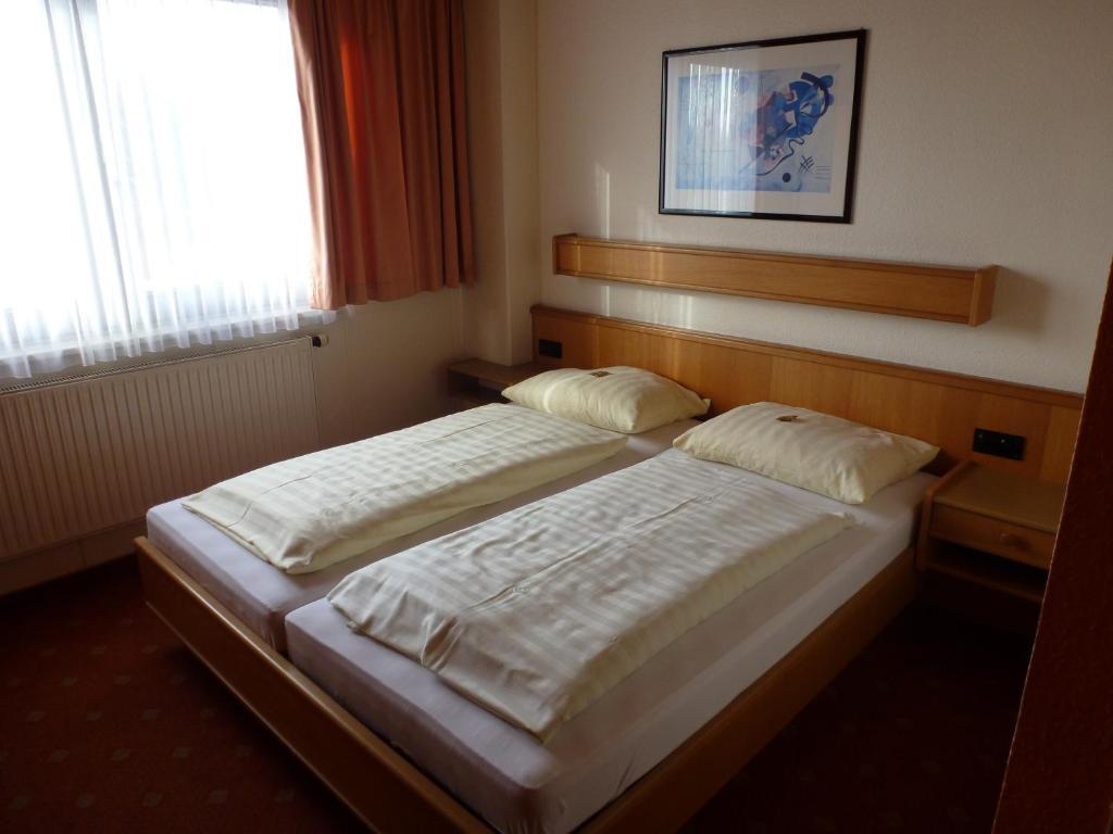 Hotel Die Glaskuppel Ердинг Стая снимка